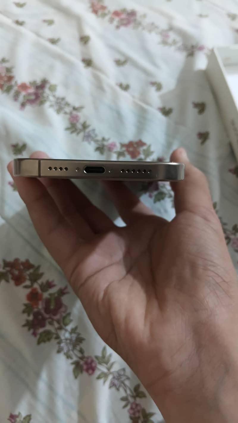 Apple iPhone 16 Pro Max 3