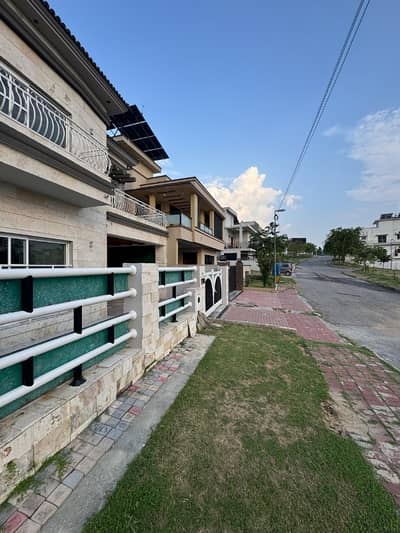 11 Marla House Available For Sale In DHA 3 Sector B