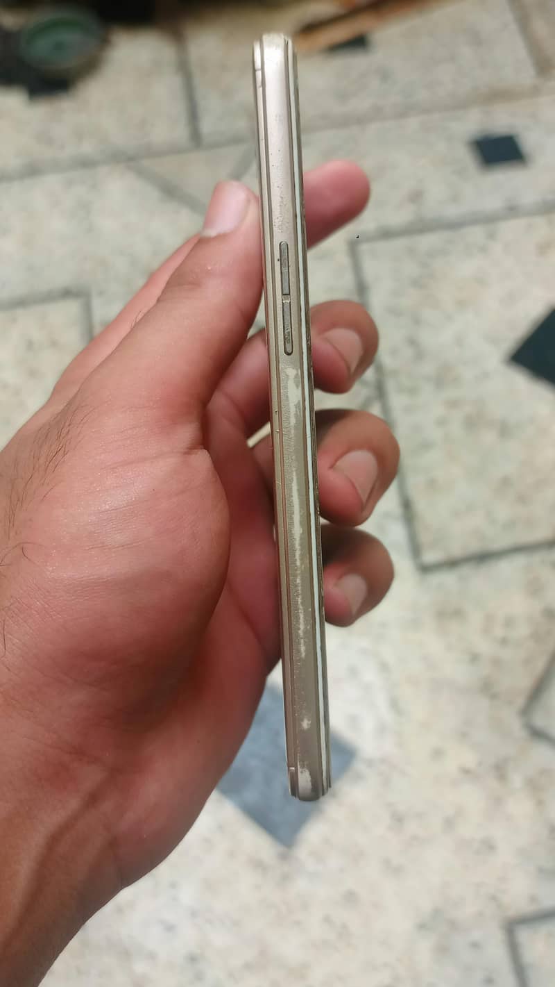 OPPO A37 2