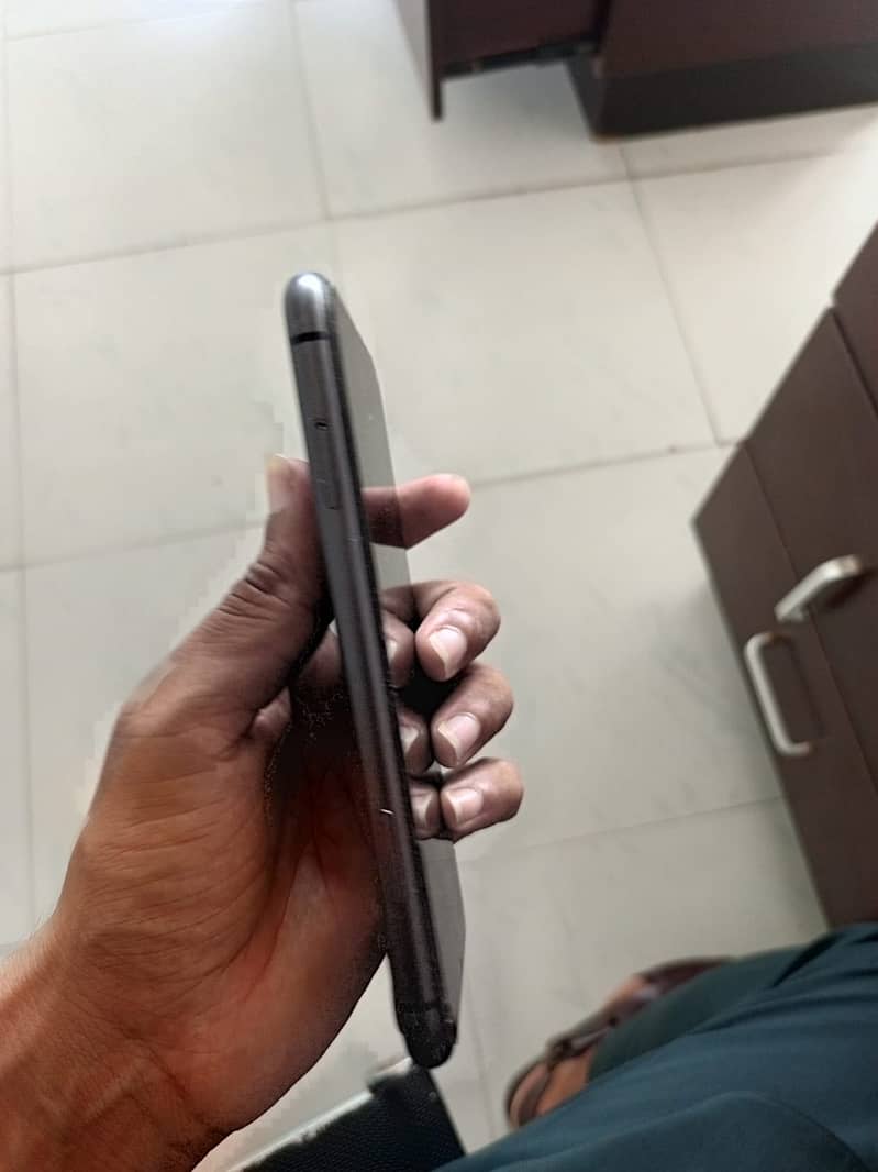 Apple iPhone 11 3