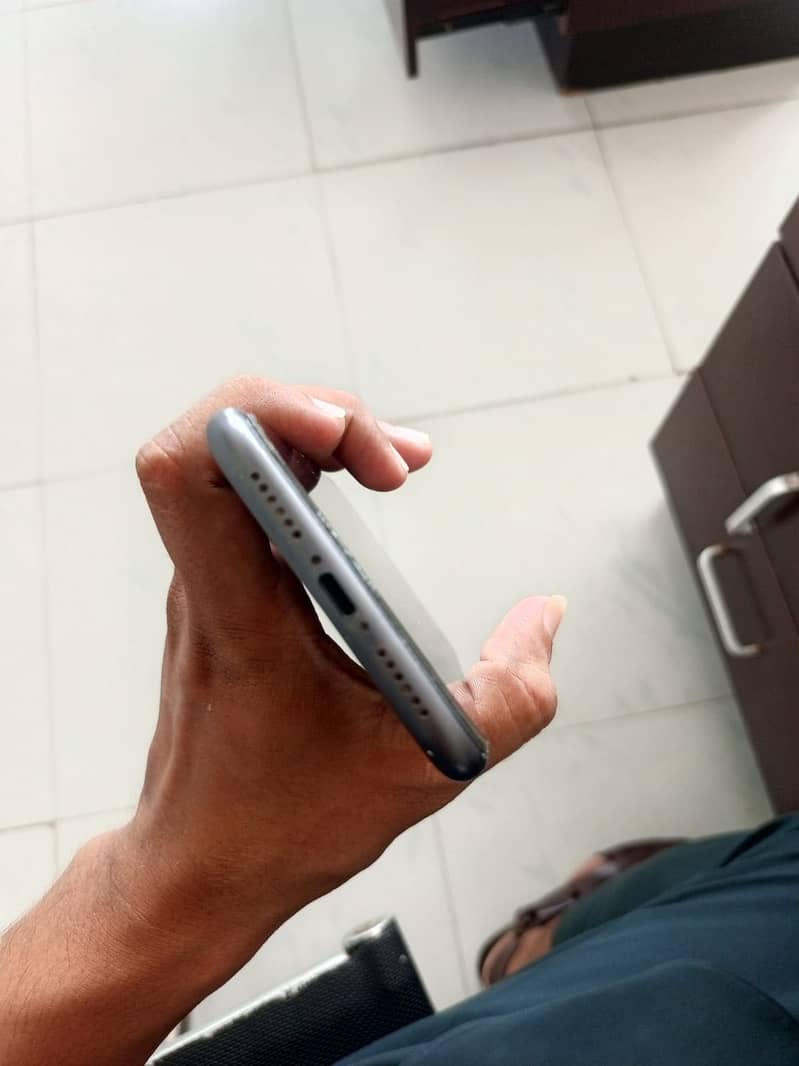 Apple iPhone 11 5