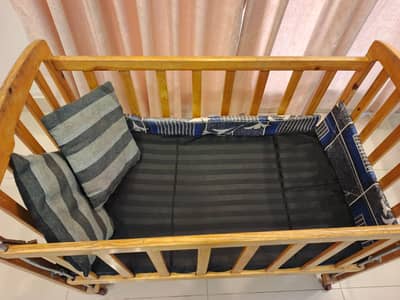 baby cot/baby crib with Mattress- excellent condition