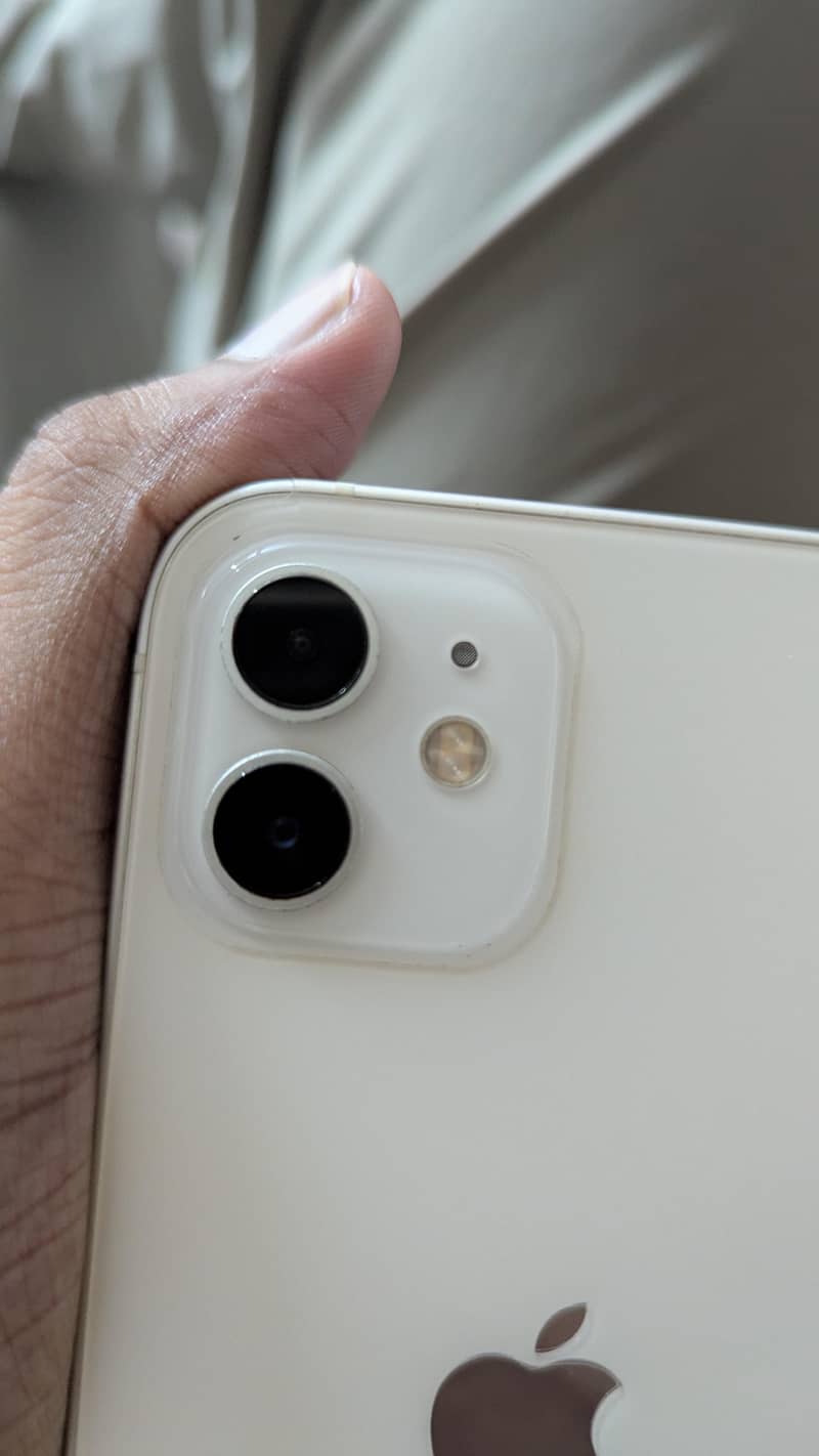 Apple iPhone 12 4