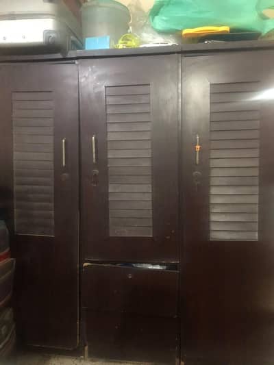 3 دور cupboard