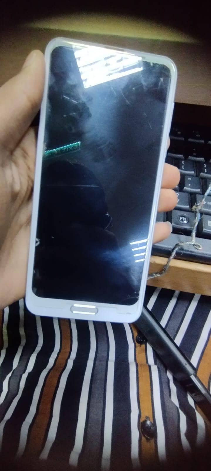 Sharp Aquos R2 4