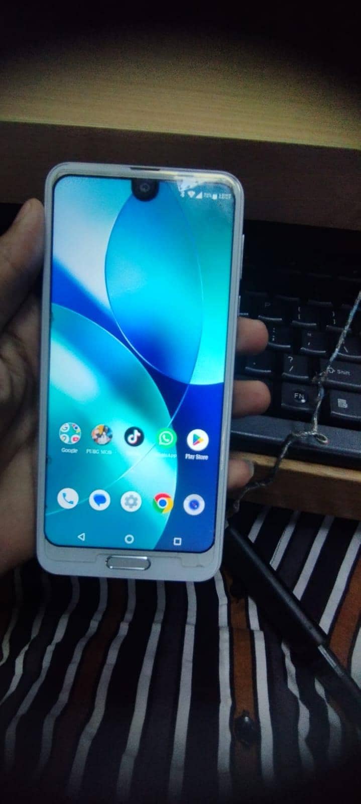 Sharp Aquos R2 5