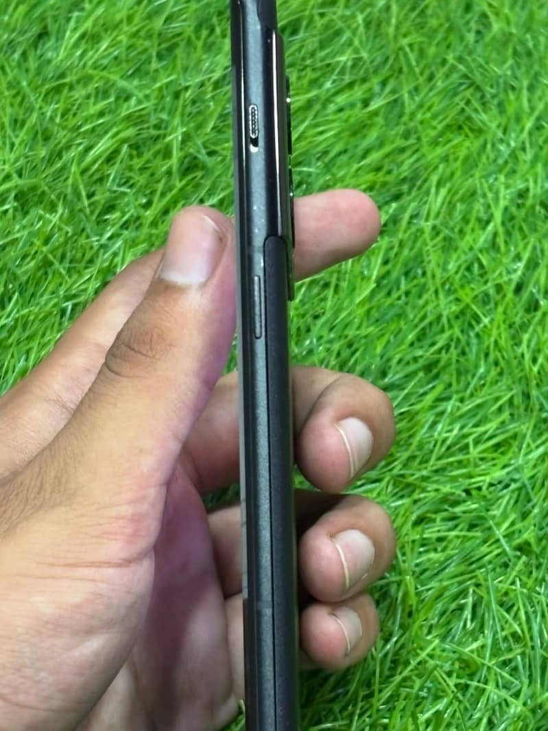 One Plus 10 Pro 4