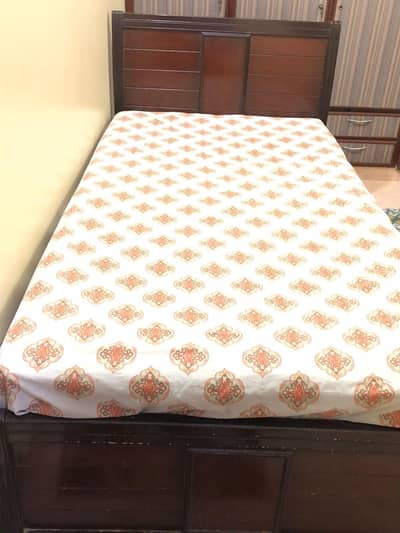 wooden siingle bed with spring mattress