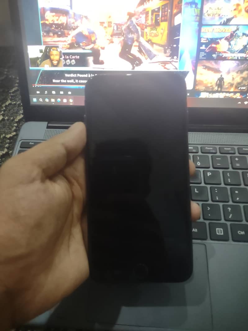 Apple iPhone 8 Plus 1