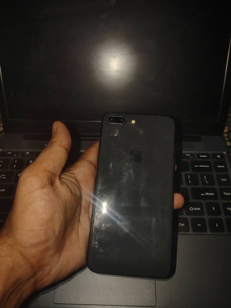 Apple iPhone 8 Plus 3