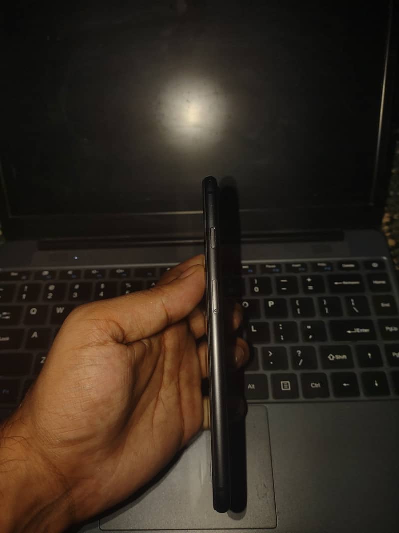 Apple iPhone 8 Plus 4
