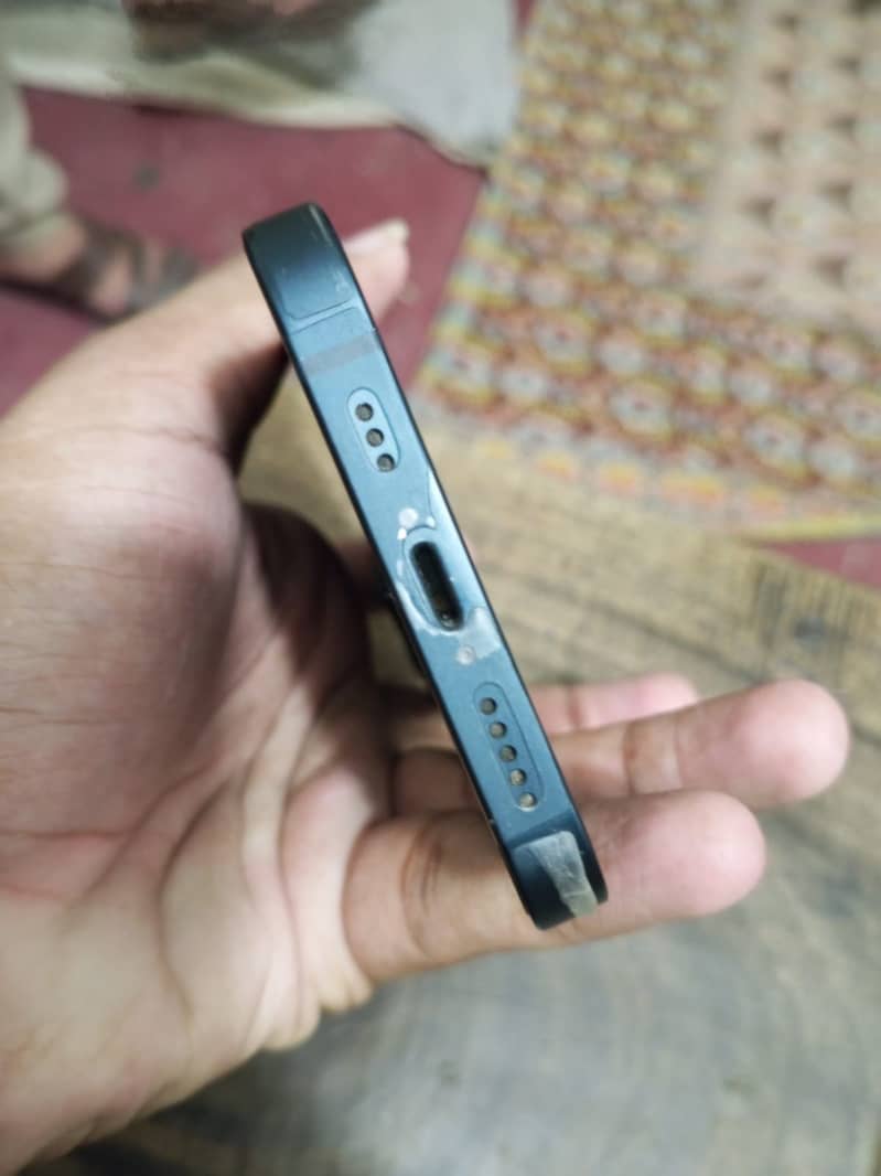 Apple iPhone 13 4