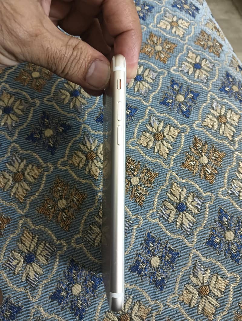 Apple iPhone 7 6