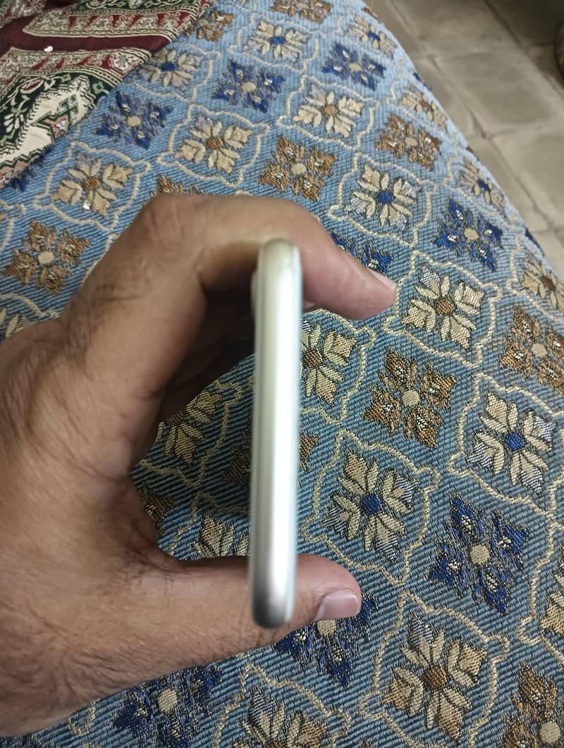 Apple iPhone 7 7