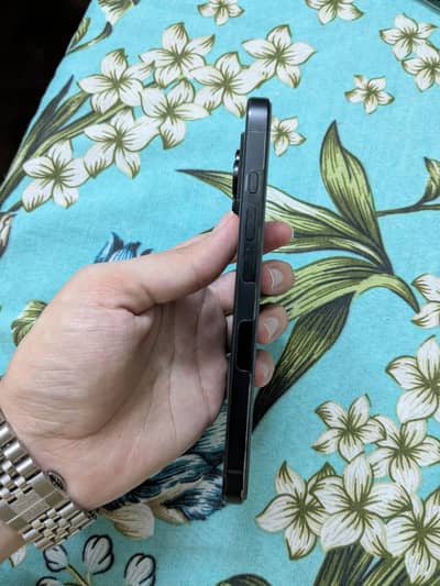 Apple iPhone 16 Pro jv