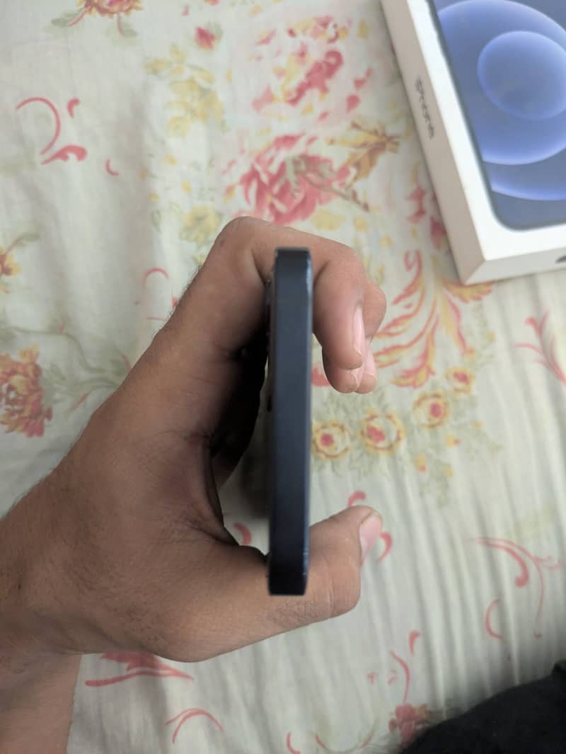 Apple iPhone 12 3