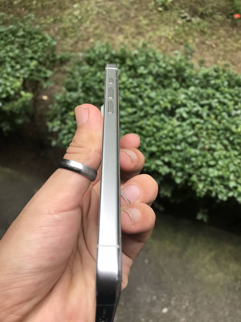 Apple iPhone 15 Pro Max 2