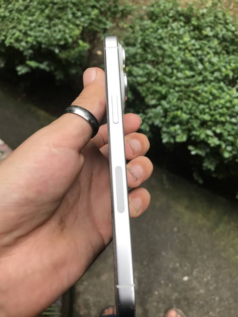 Apple iPhone 15 Pro Max 3