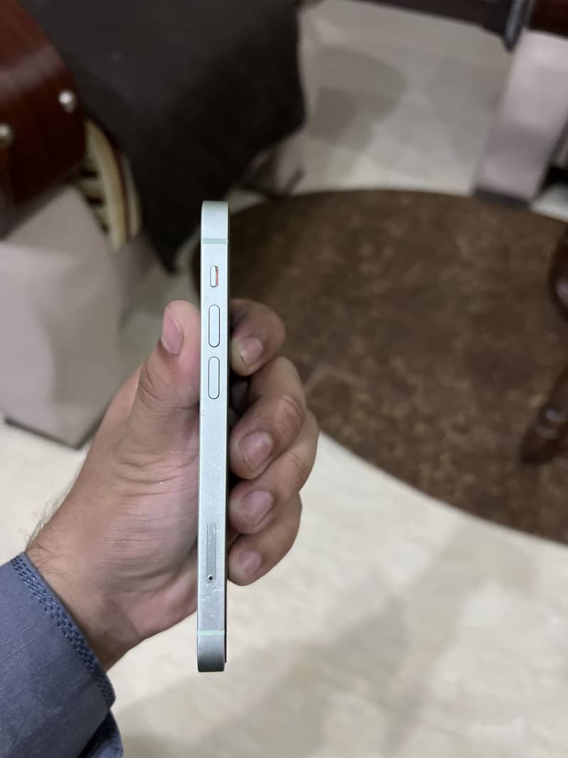 Apple iPhone 12 mini 4
