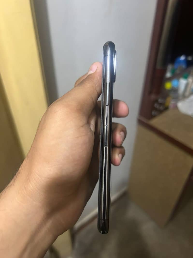 Apple iPhone X 3