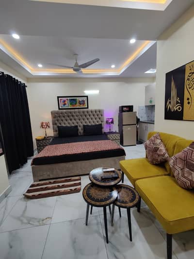 Par Day 1bed studio apartment available in Islamabad