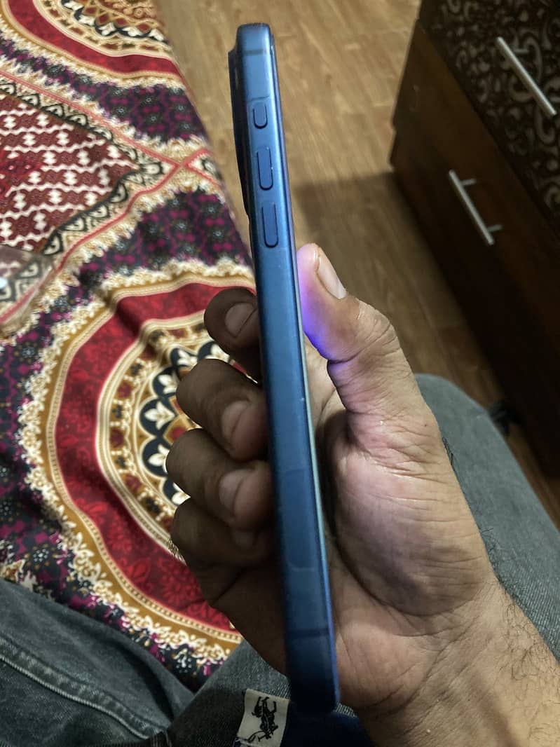 Apple iPhone 17 Pro Max 4