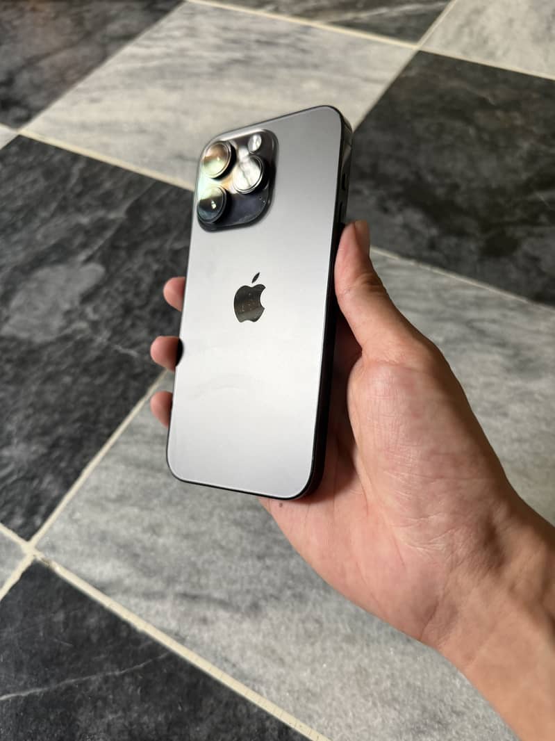 Apple iPhone 14 Pro 1