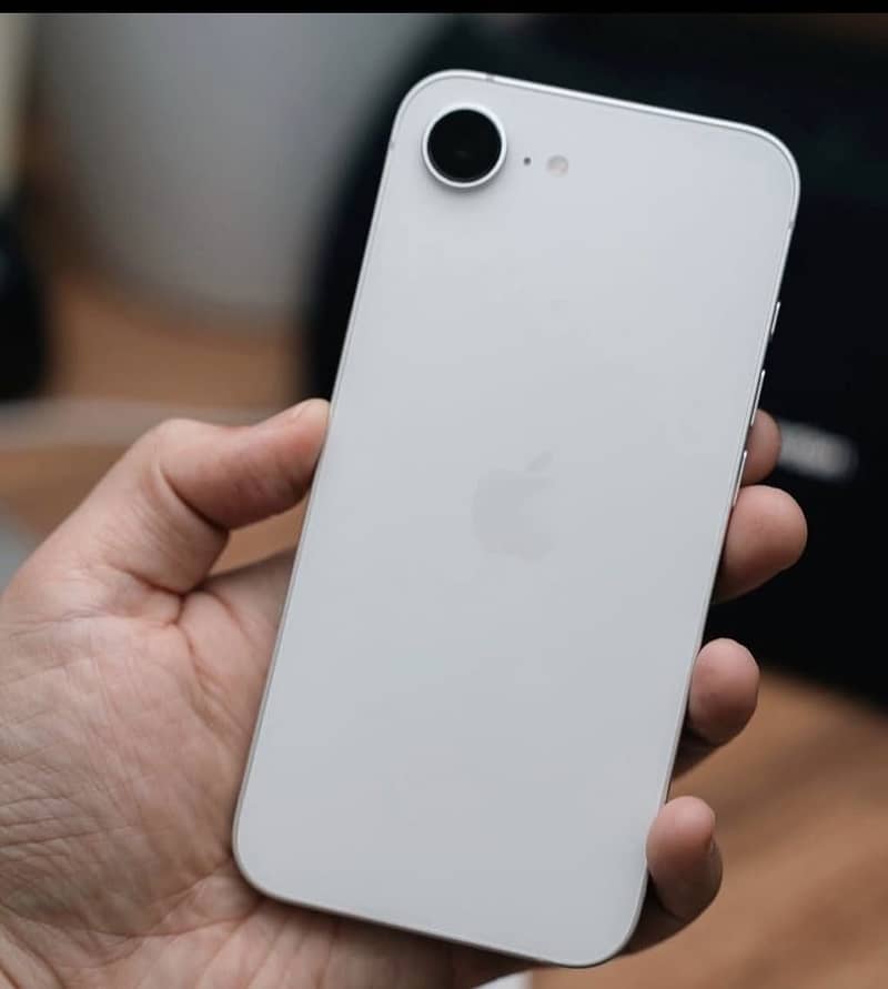 Apple iPhone 16e 0