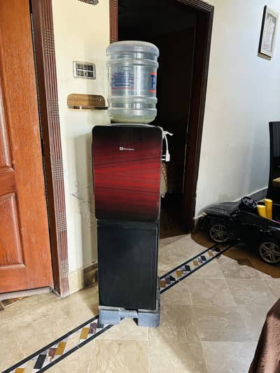 Dawlance ,  water dispener. condition 10/9 . . 1 year used