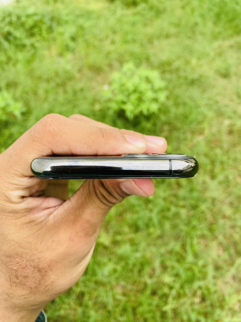 iPhone 11 Pro 4