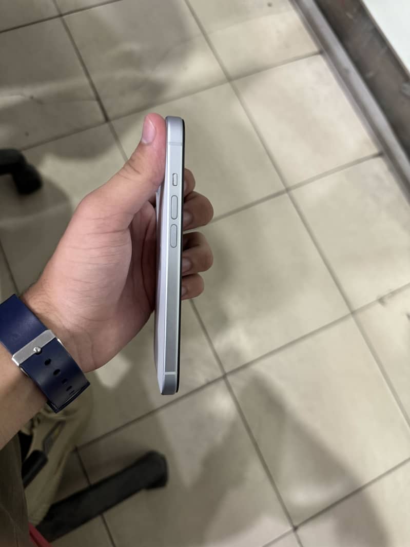 Apple iPhone 15 2