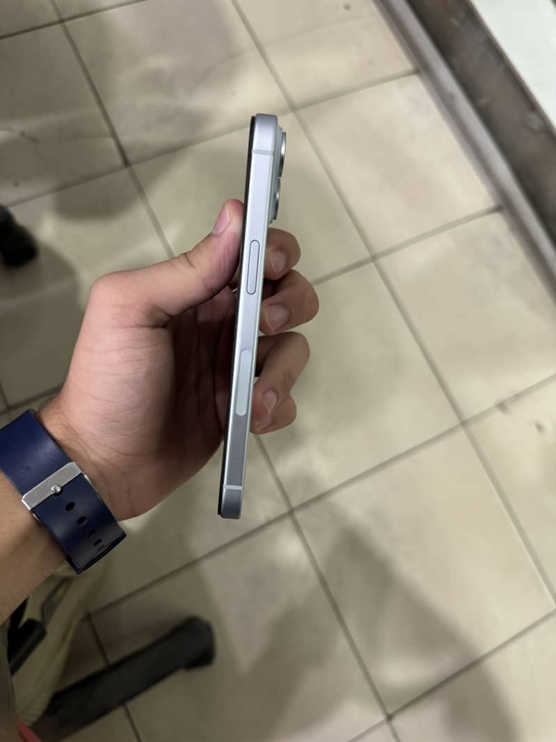Apple iPhone 15 3