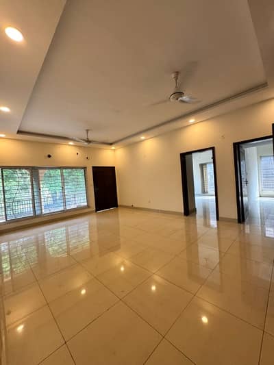 Beautiful Luxury 500 Sq. Yards 6 Bedroom House for Sale in F-8 Islamabad | CDA Transfer | Prime Location