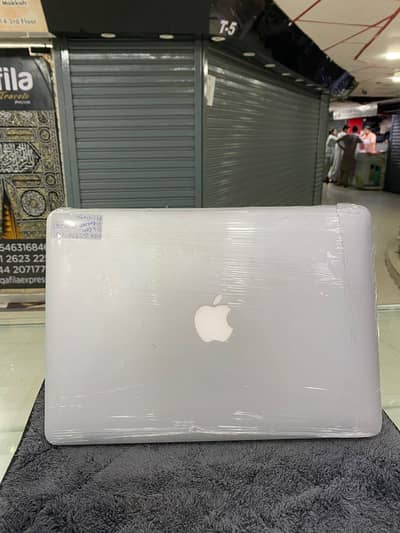 MacBook Air 2017 – i5 / 8GB / 128GB SSD