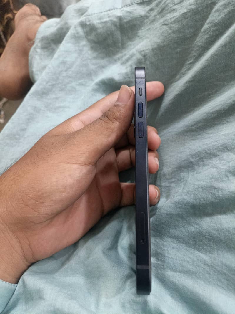 Apple iPhone 12 3