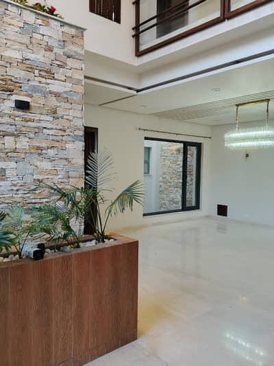 Beautiful Luxury 6 Bedroom House For Sale In F-10 Islamabad 677 Square Yards CDA Transfer Prime VIP Location