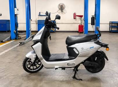 Electric Scooty – Jade | Powerful & Stylish | Excellent Condition
