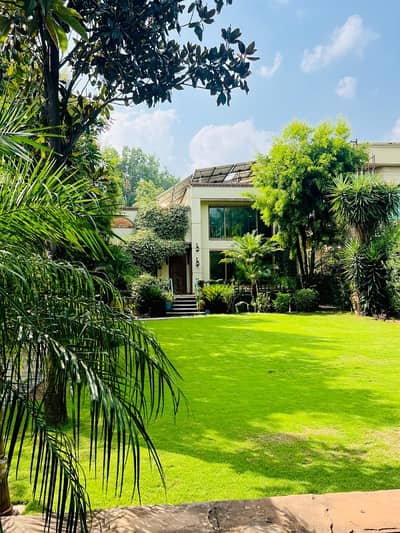 Beautiful Most Wanted Luxury House For Rent In F-8 Islamabad | 6 Bedrooms | Huge Garden | VIP Location A Dream Home