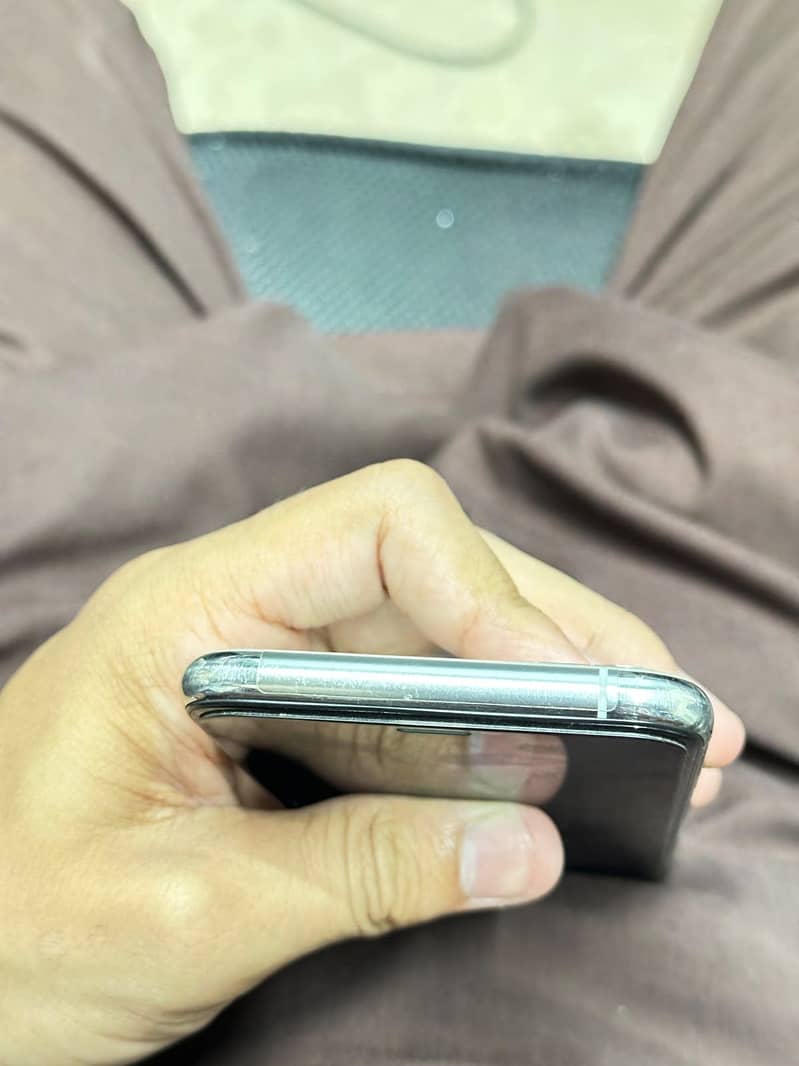 Apple iPhone 11 Pro 2