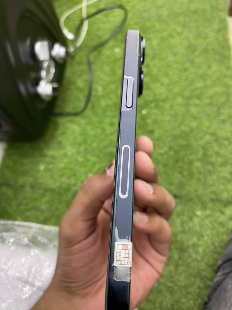 Apple iPhone 14 3