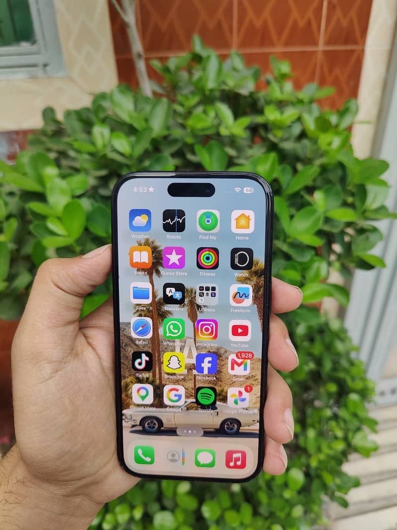 Apple iPhone 16 3