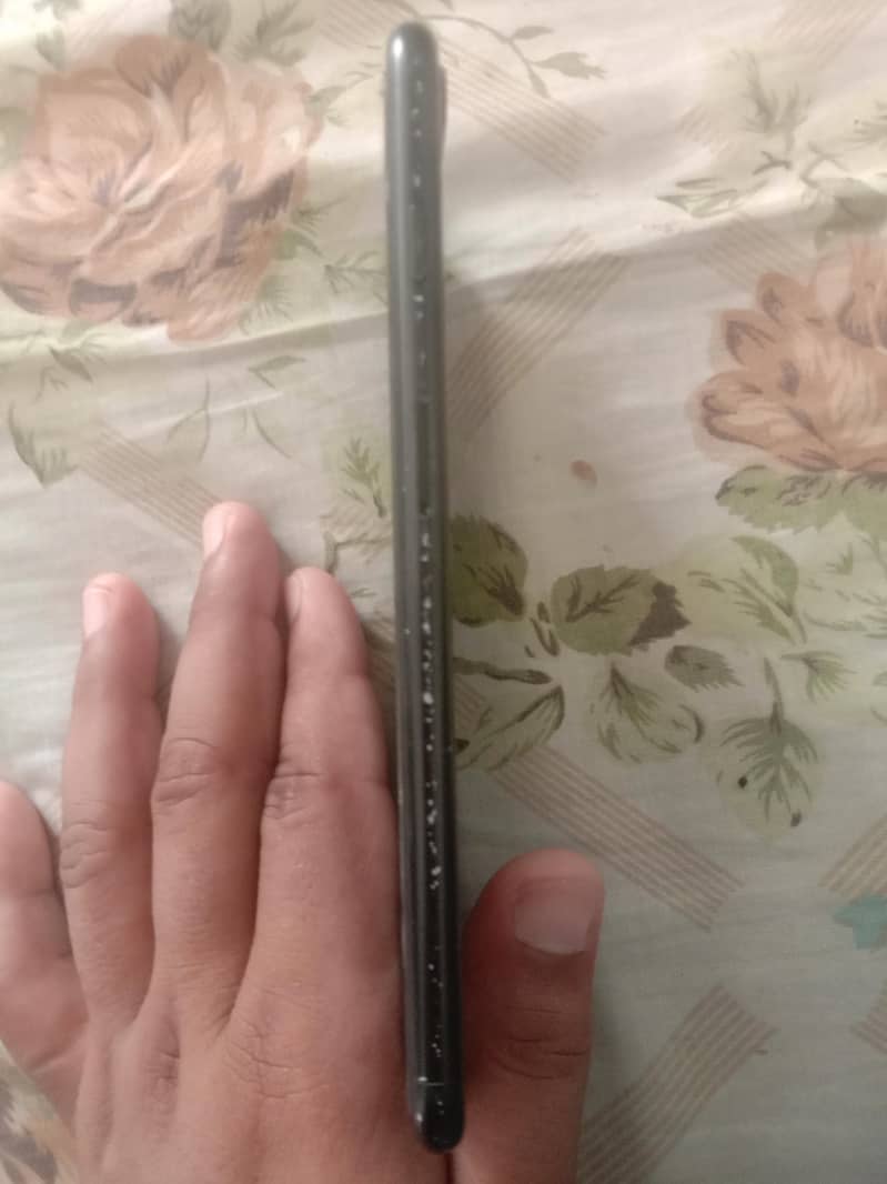 Apple iPhone 7 Plus 2