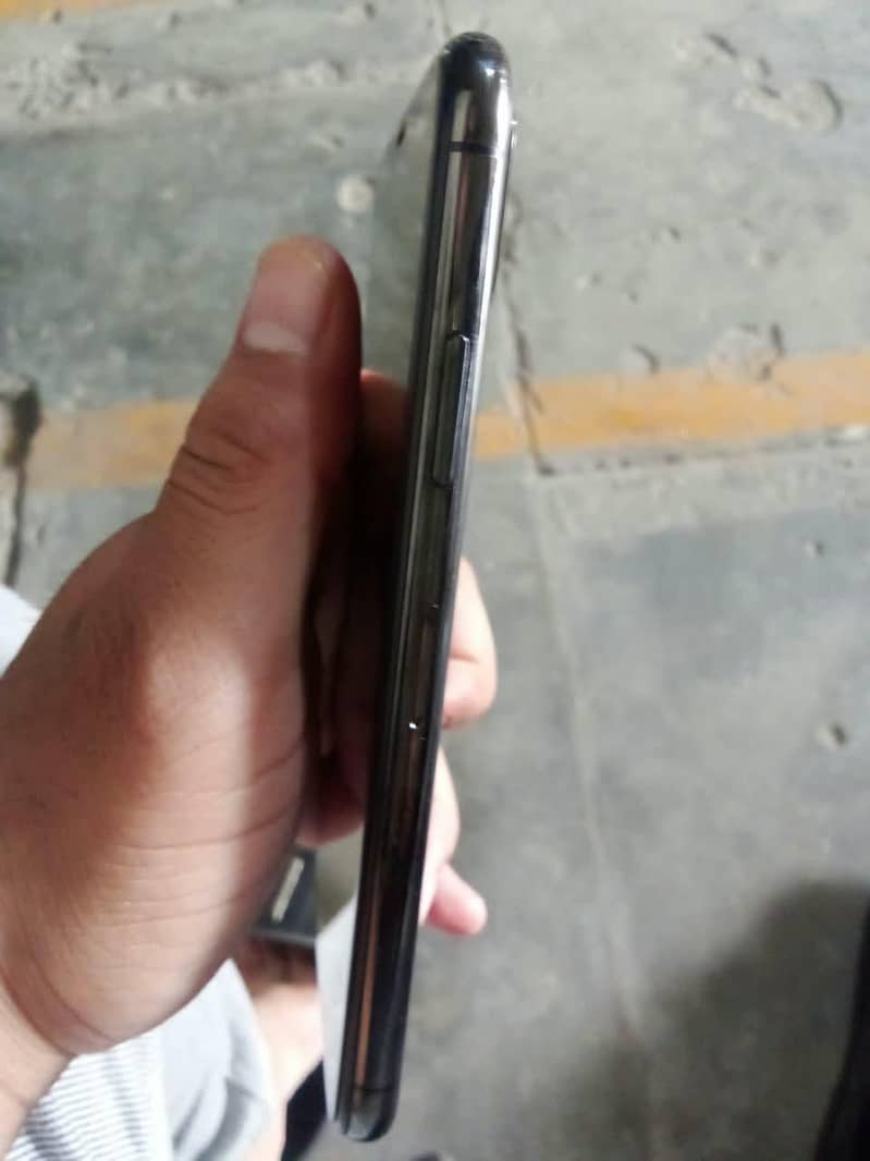 Apple iPhone X 3