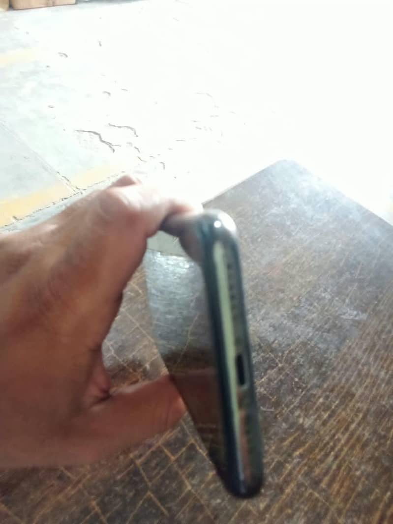 Apple iPhone X 4