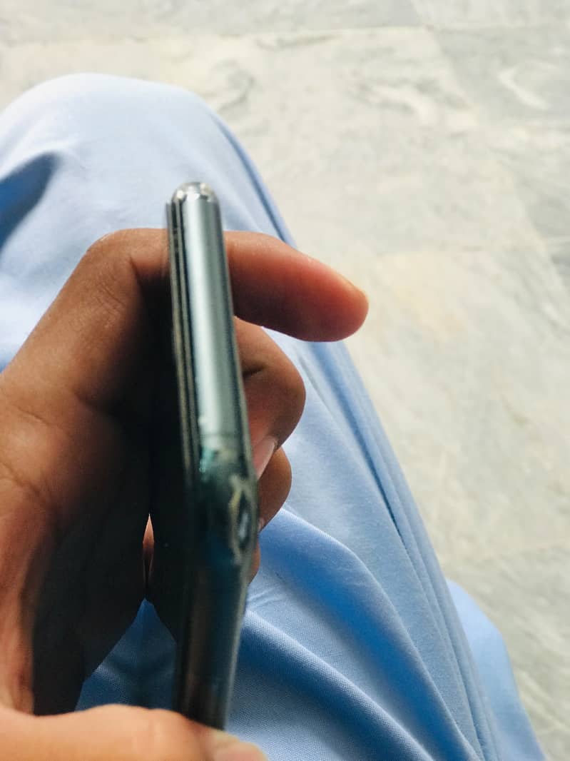 Apple iPhone 11 Pro Max 2