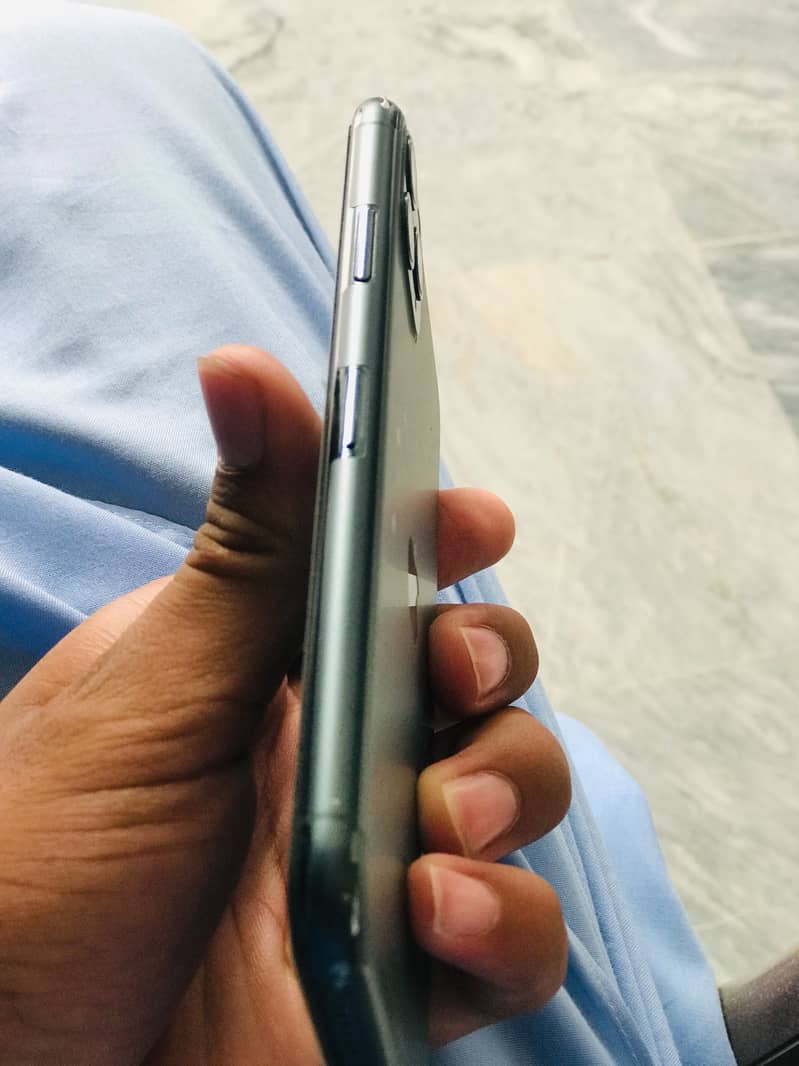 Apple iPhone 11 Pro Max 3