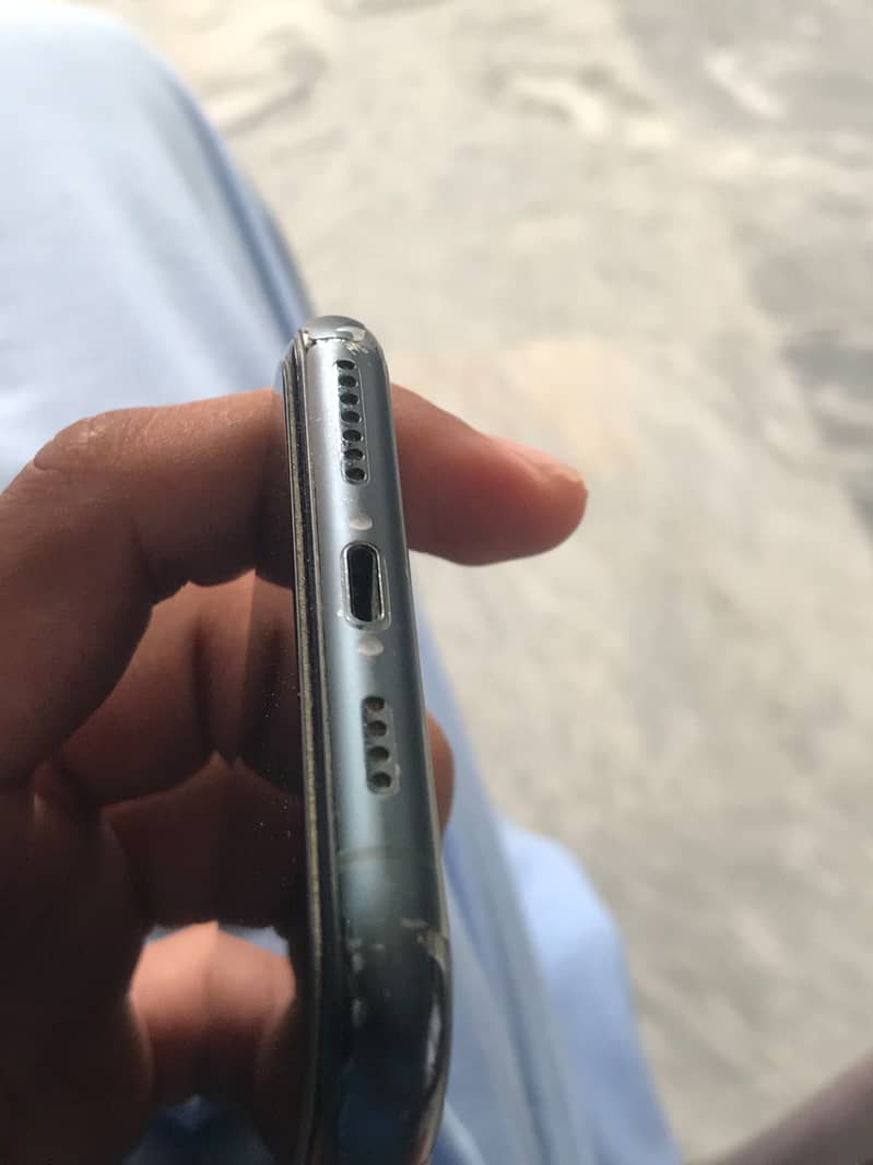 Apple iPhone 11 Pro Max 4