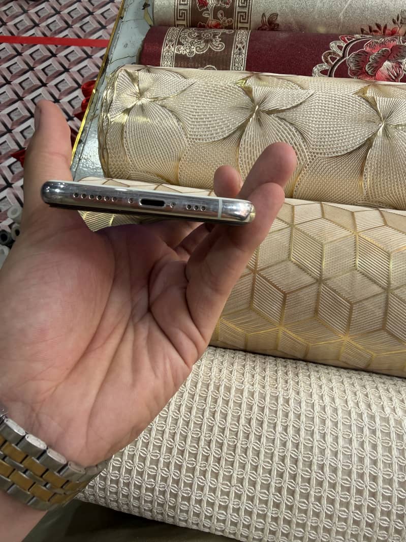 Apple iPhone 11 Pro 1