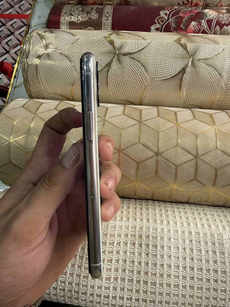 Apple iPhone 11 Pro 2