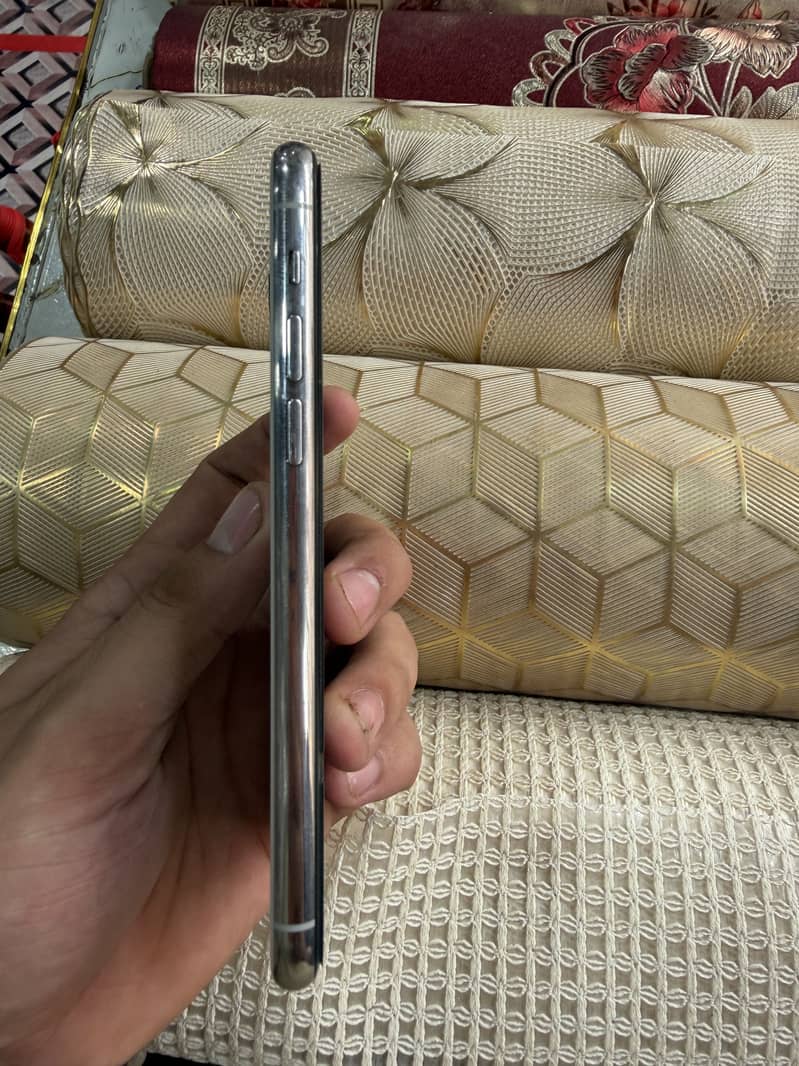 Apple iPhone 11 Pro 3